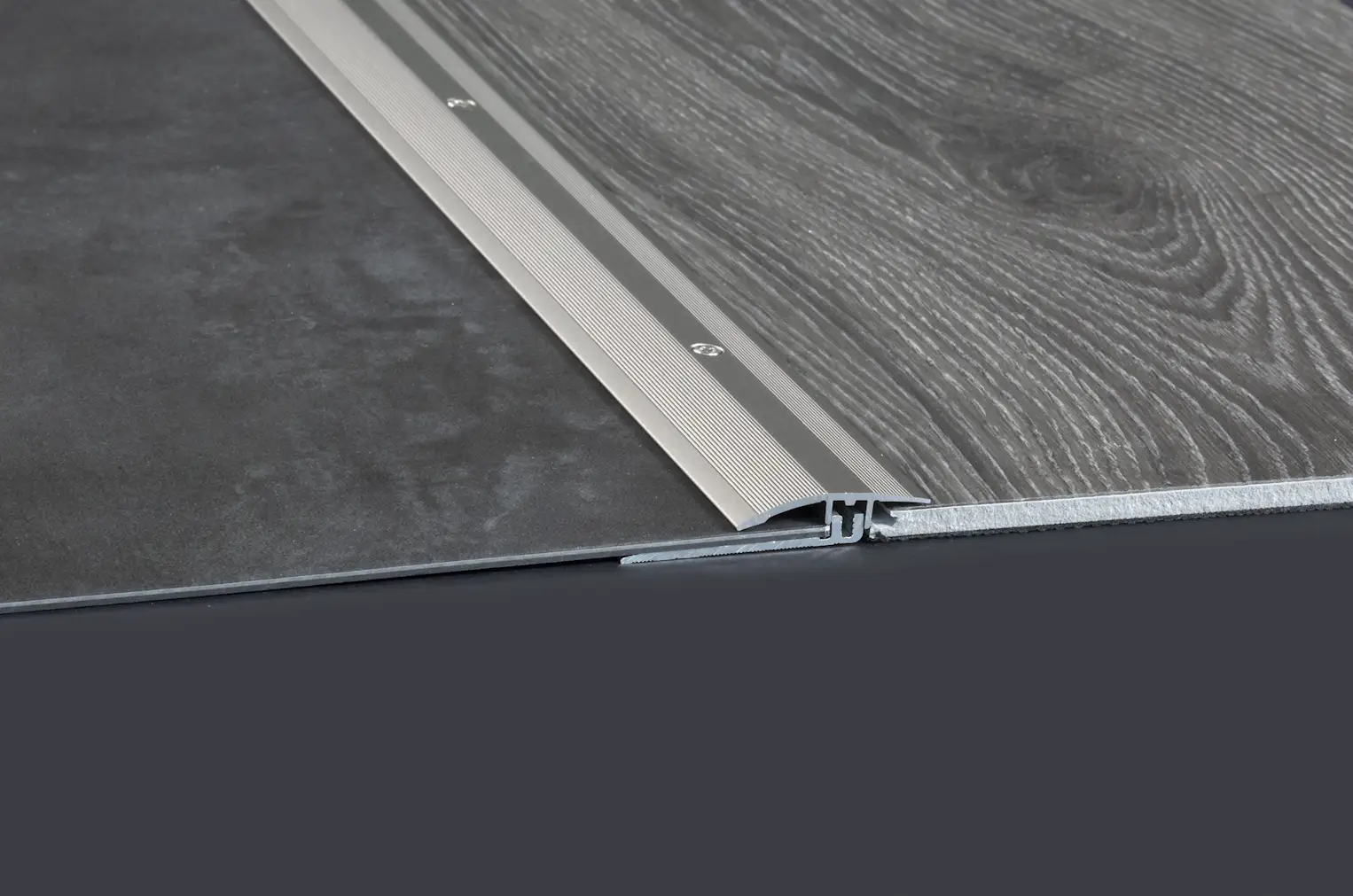 BEVEL COVER STRIP STEEL Tilbehør Kährs